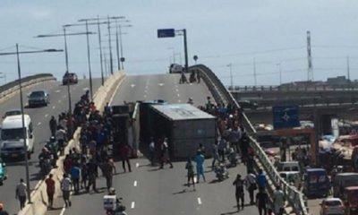 Fallen cargo truck causes traffic at Nkrumah Interchange