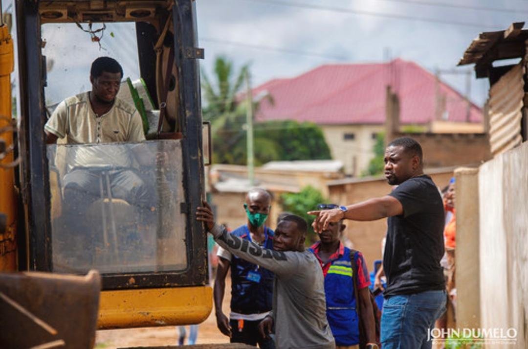 Ayawaso West Municipal Assembly Orders John Dumelo To Stop Dredging Gutters In The Municipality