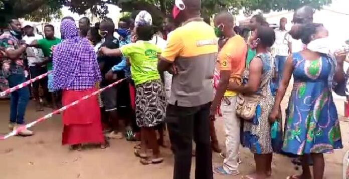 Voters' ID Registration On Hold In Ketu South As Registration Kits Stopped Working (Watch)