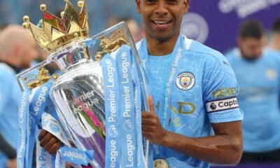 Manchester City Midfielder Fernandinho Pens One-year Contract Renewal 