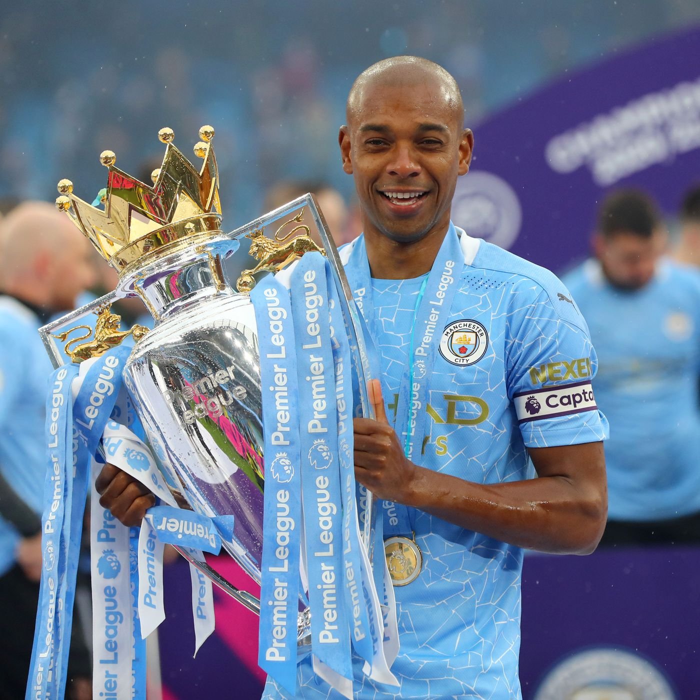 Manchester City Midfielder Fernandinho Pens One-year Contract Renewal 