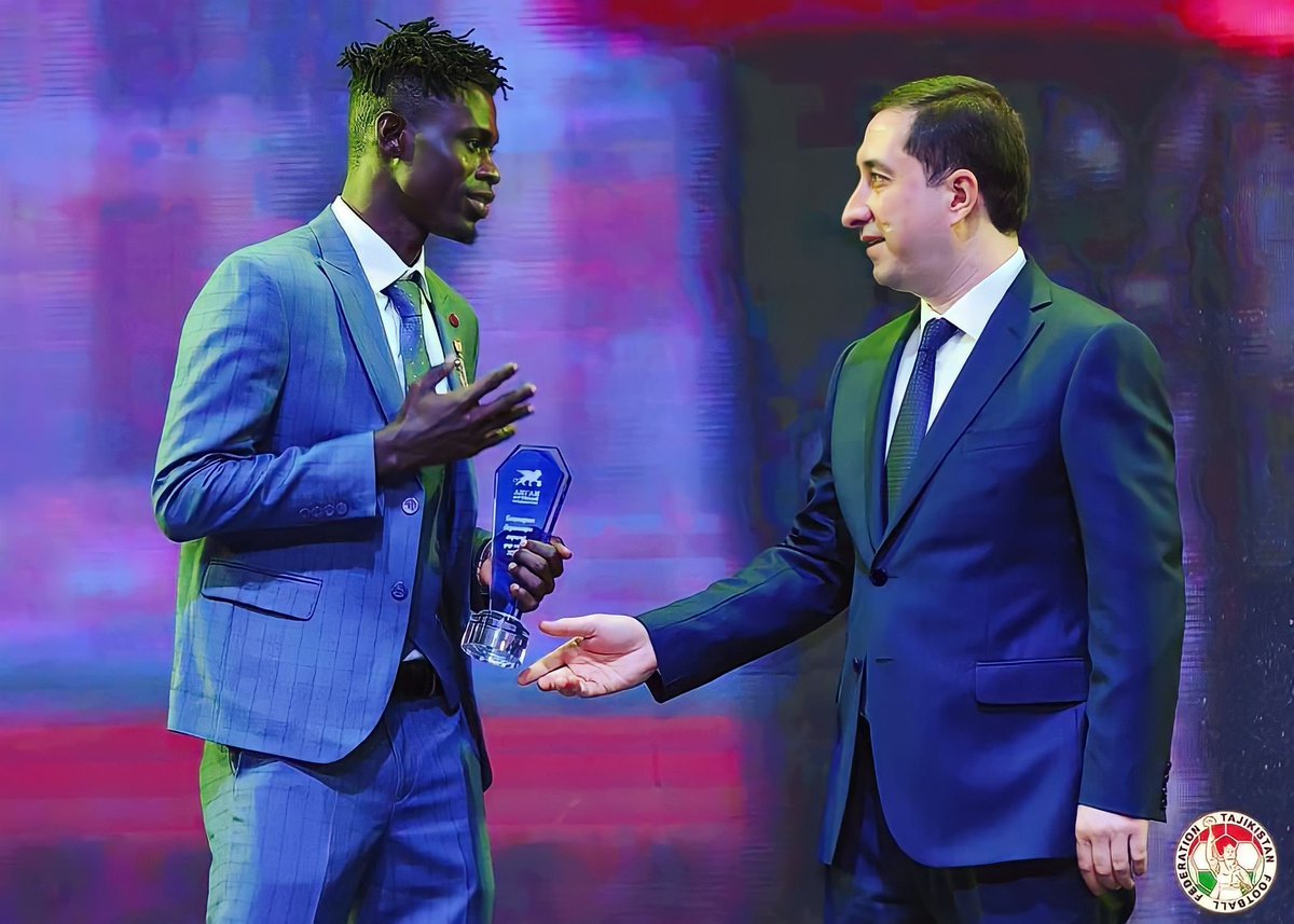 Samuel Ofori Receives Award For Best Foreign Player In Tajikistan