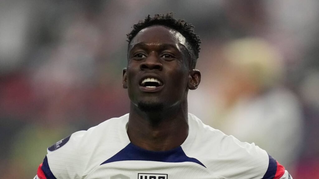 
Tottenham Eyes Arsenal Striker Balogun as Replacement for Kane
