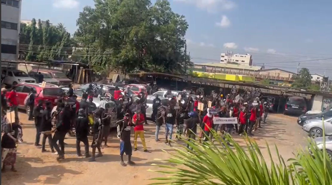 Protestors Don New Force Colors to Oppose Arrest of Movement's Spokesperson